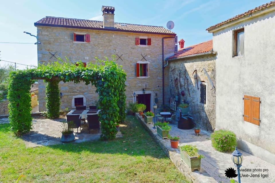 Al Merlo Olivo, Rural Istrian House Buje Exterior photo