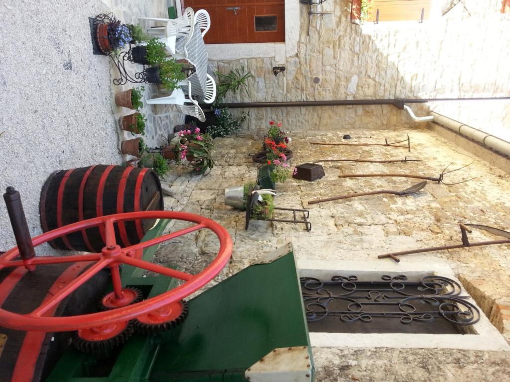 Al Merlo Olivo, Rural Istrian House Buje Exterior photo